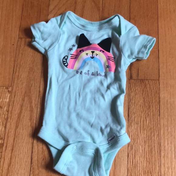 5 Gerber Onesies Rainbow Theme 🌈 - Picture 4 of 6